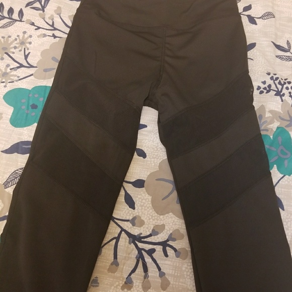 🆕️ Stylish Women's Leggings - Picture 3 of 5